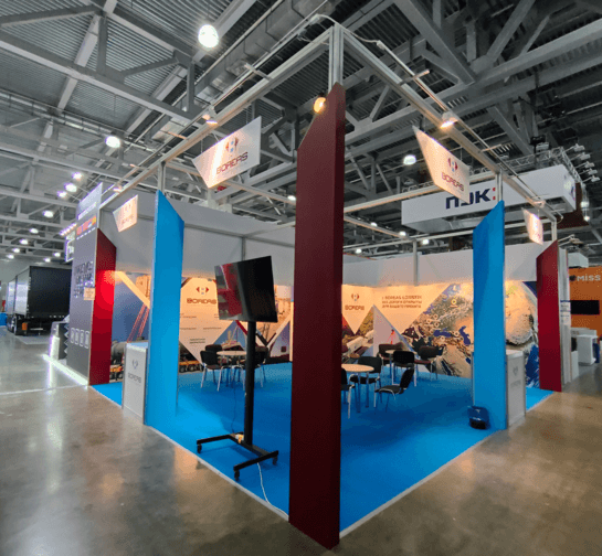 Кремона_баннер на стене_частичная замена цвета на пилонах_полноцвет фриз.png